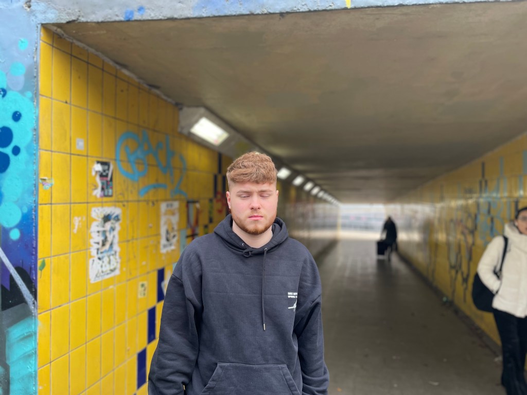 Headshot of Fin with the F stop being in the middle setting